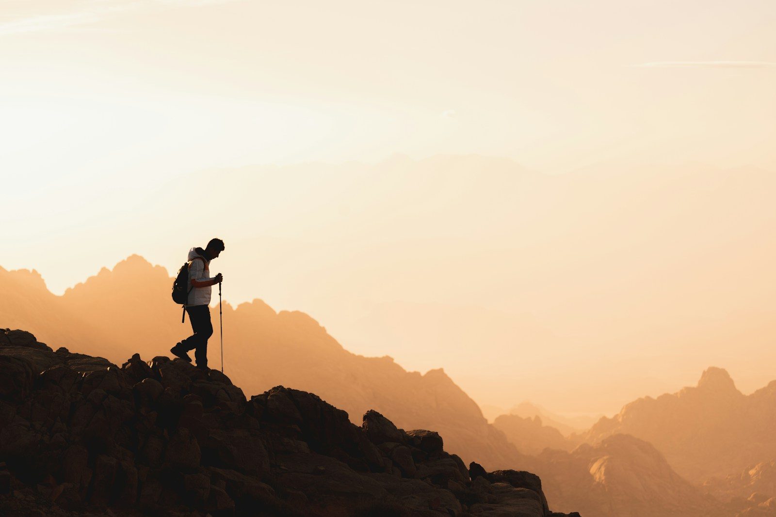 Adaptive Training vs. Traditional Programs: Which Approach Gets You Ready for Extreme Altitude?