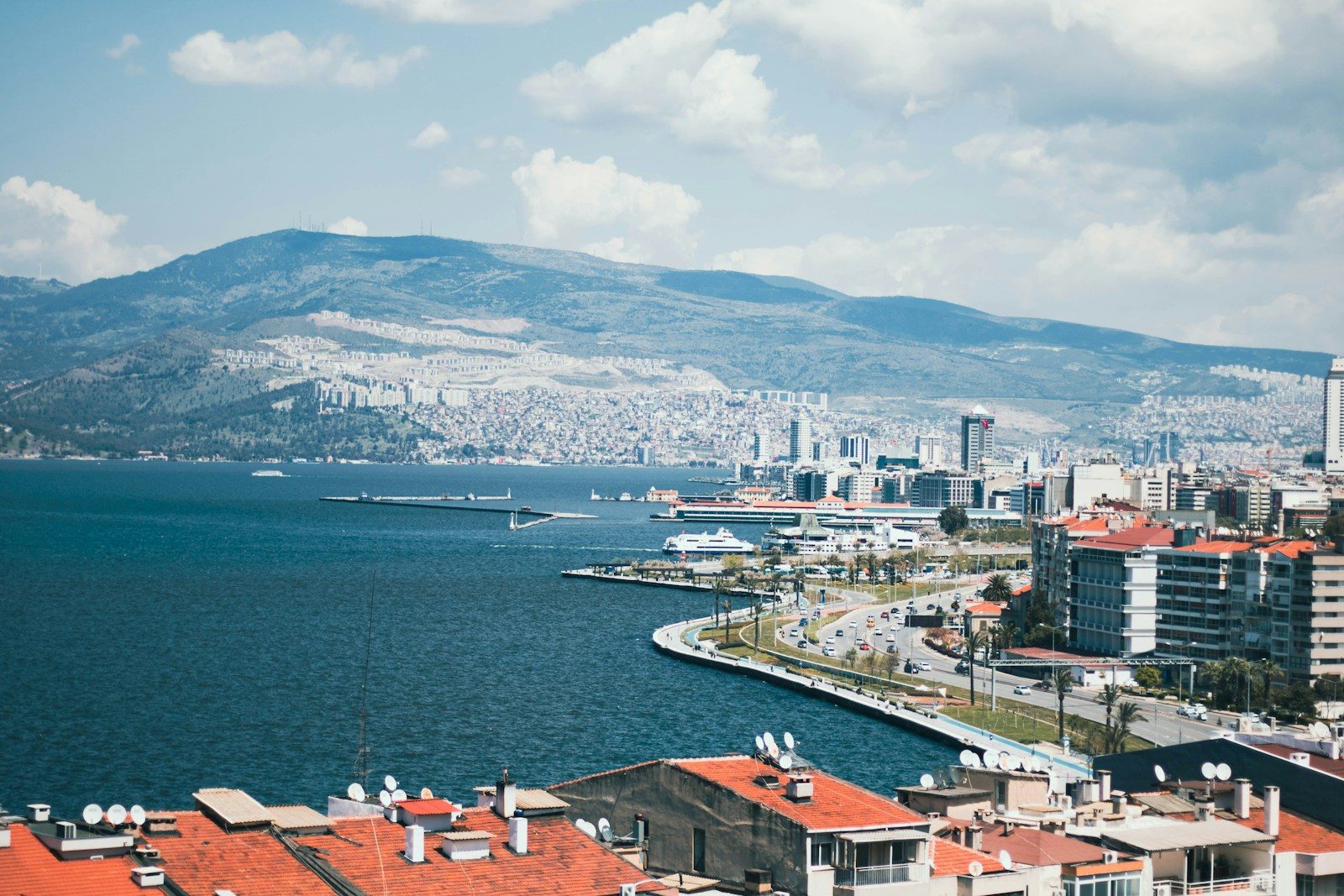 How to Meet Escorts in İzmir Safely and Responsibly
